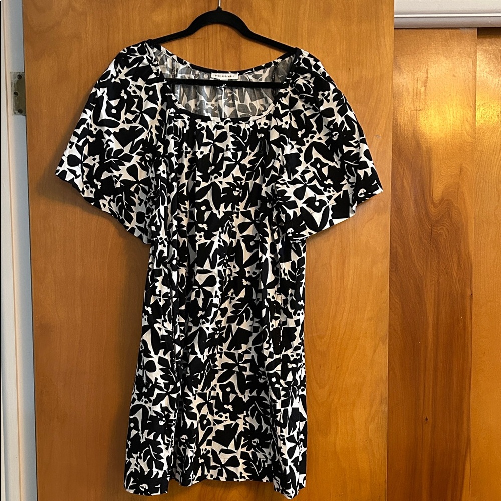 Black and White Abstract Mini Dress with Pockets